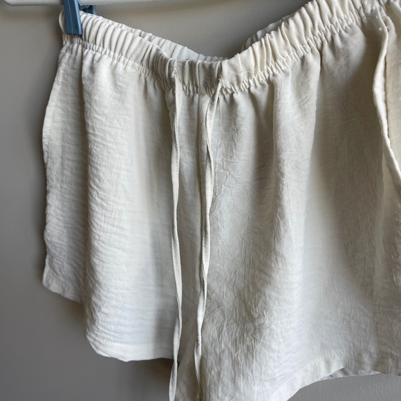 💙Buy 1 get 1 Free💙 Forever 21 Linen style short XS - Picture 2 of 4